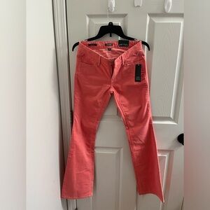 NWT Wild fable coral/pink color low -rise flare. Acampanado legs